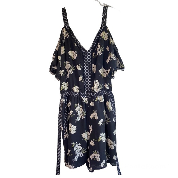 Abercrombie & Fit Cold Shoulder Flower Print Belted Romper size LT - Picture 8 of 9